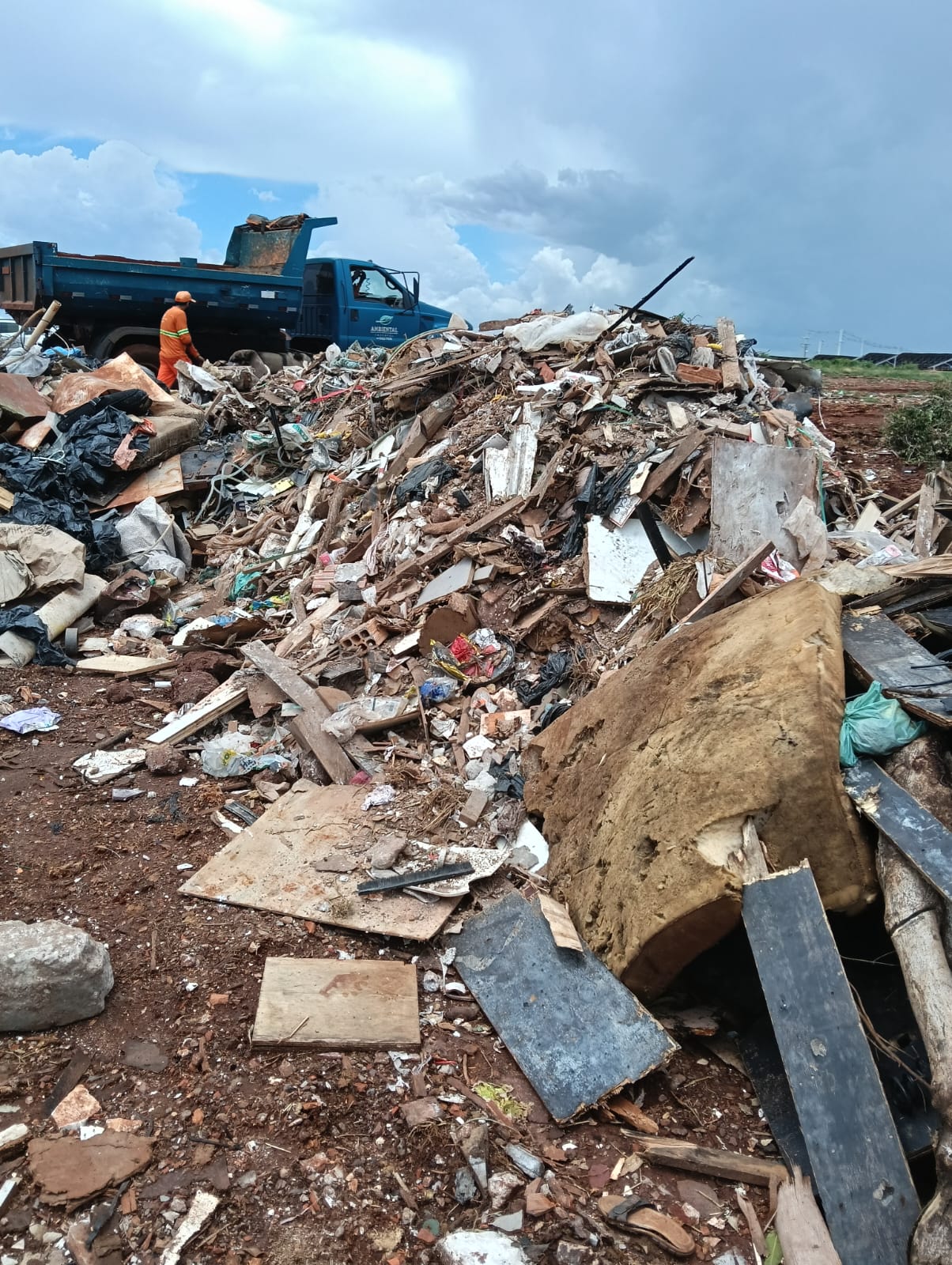 Denúncia Revela Irregularidades no Aterro Sanitário de Cascavel: Ameaça à Saúde Pública