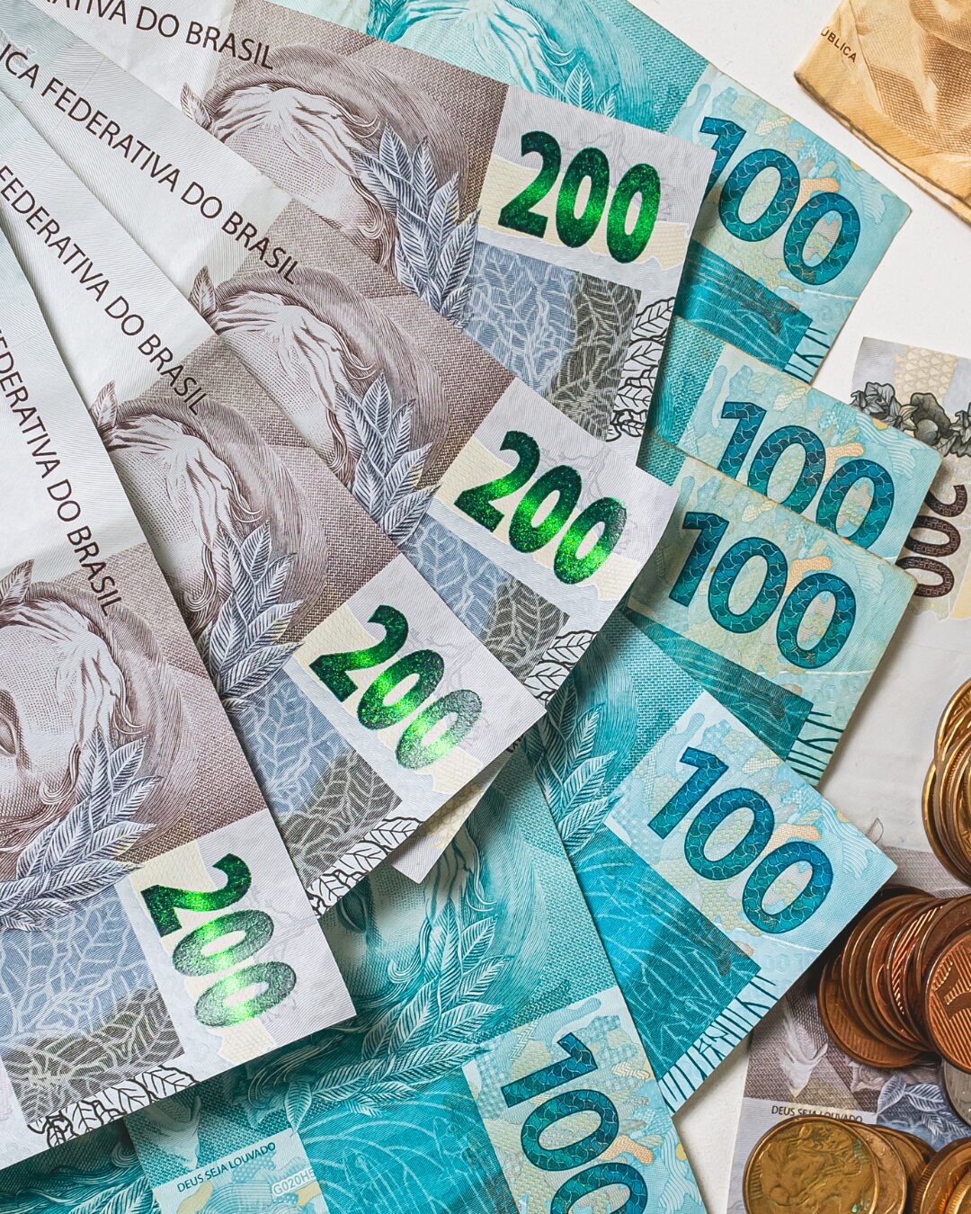 Os Verdadeiros Beneficiados: Coordenadores de Regiões no Paraná e Seus Elevados Salários