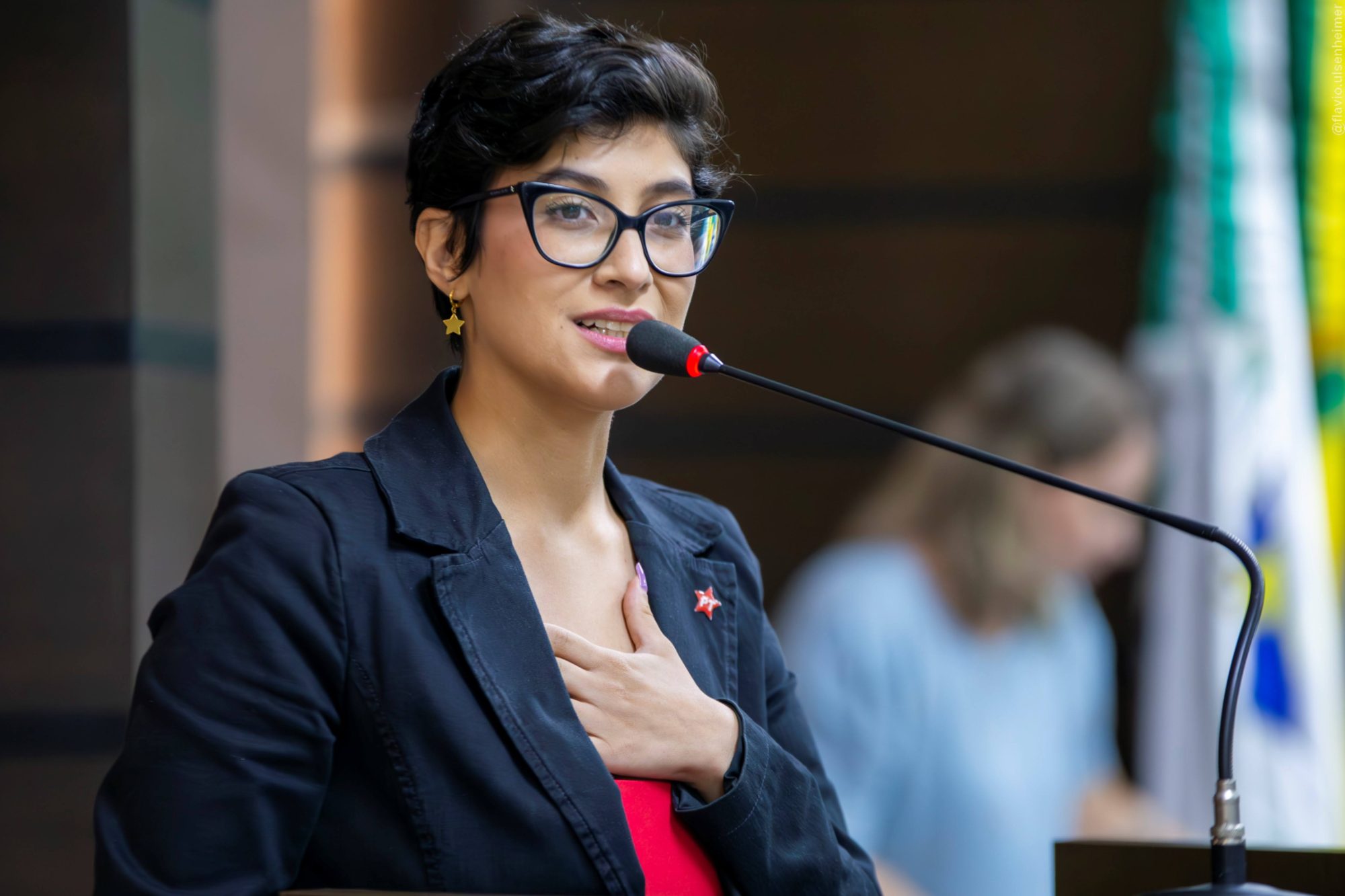 Vereadora Bia Alcantara: Promovendo um Debate Respeitoso em Tempos de Agressões