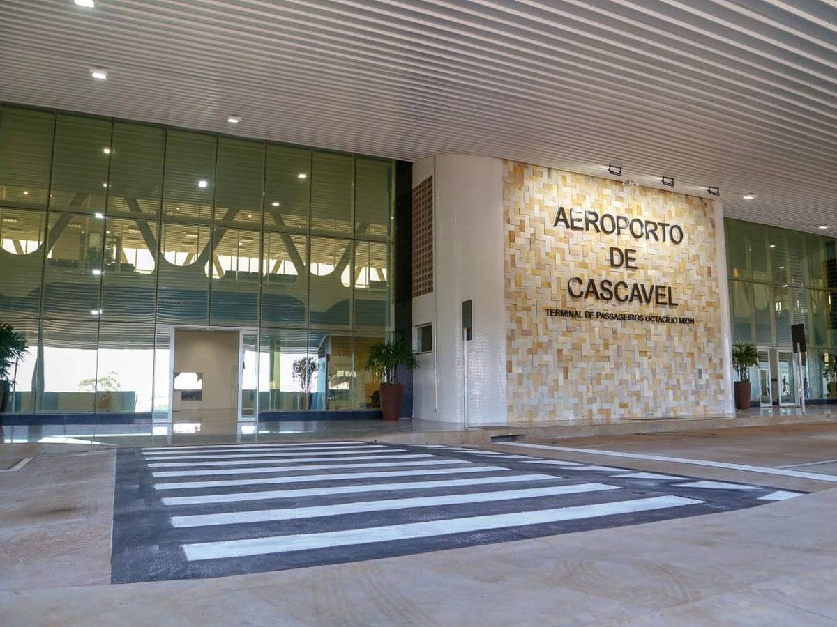 Entre Urubus e Construções Abandonadas: O Caos no Aeroporto de Cascavel