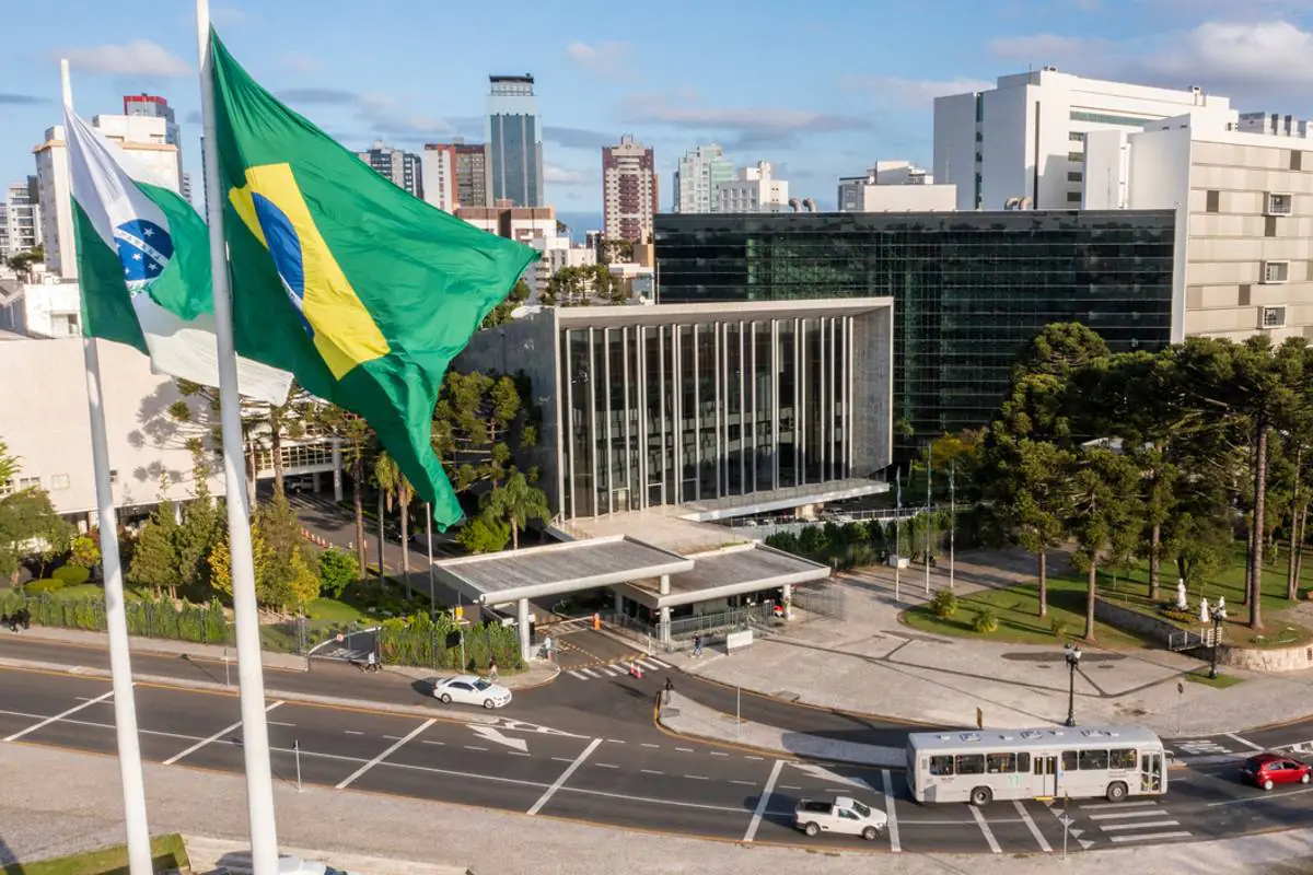 A Farra das Nomeações: Amigos no Poder