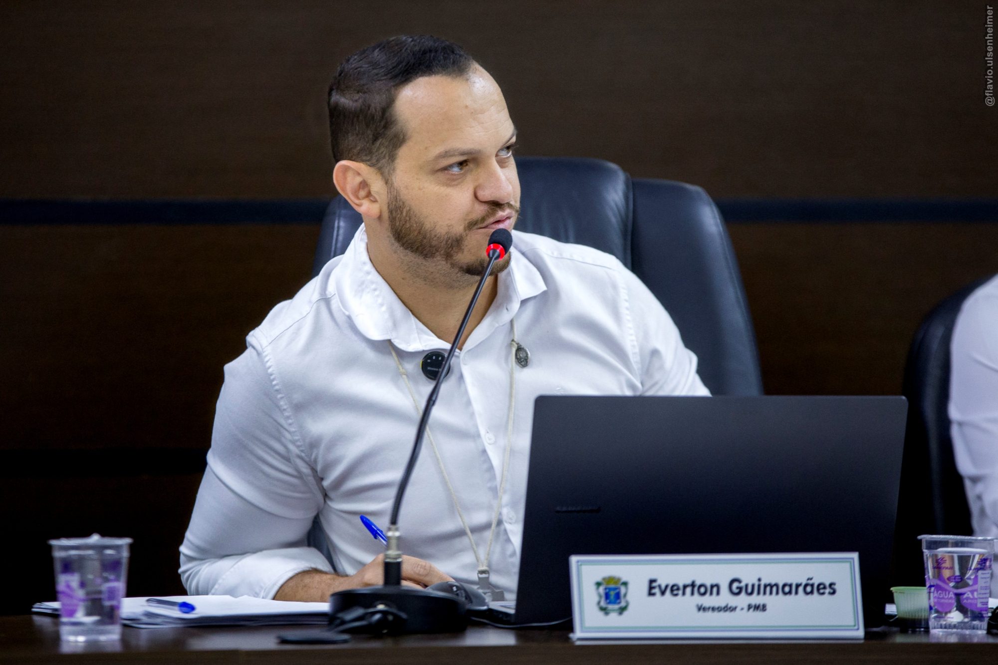 A Omissão do Vereador Everton Guimarães: Ouça o Áudio Revelador em Que Critica uma Mãe