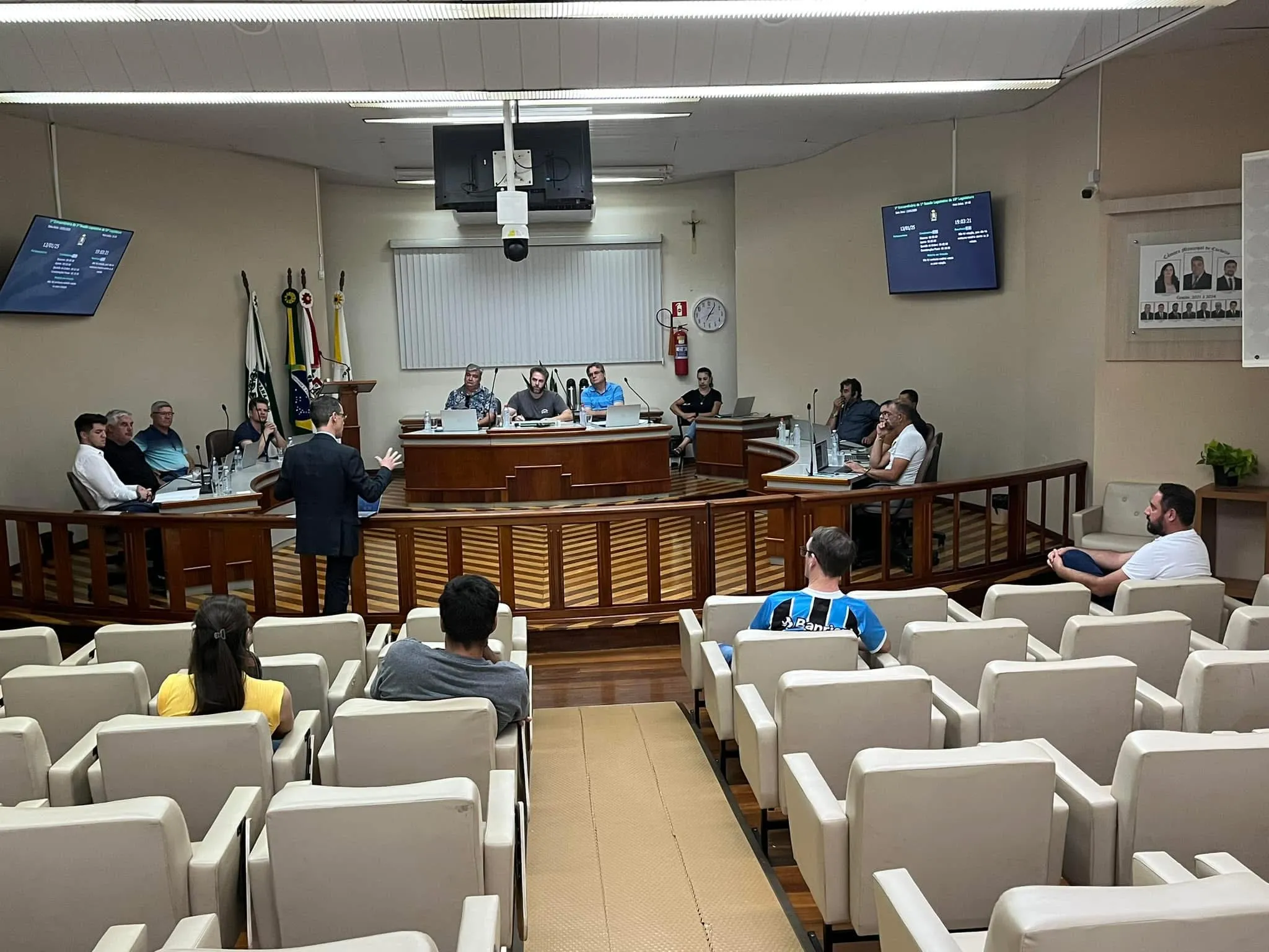 Câmara de Vereadores de Corbélia: O Clube dos Amigos
