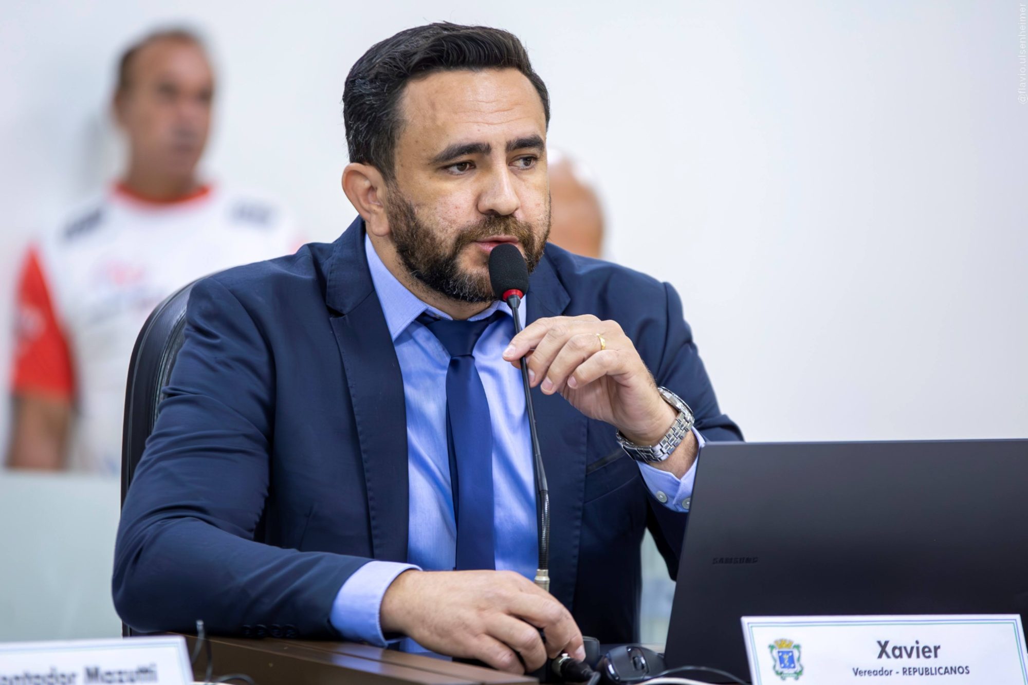 Despreparo e Desrespeito: A Realidade do Vereador Carlos Xavier