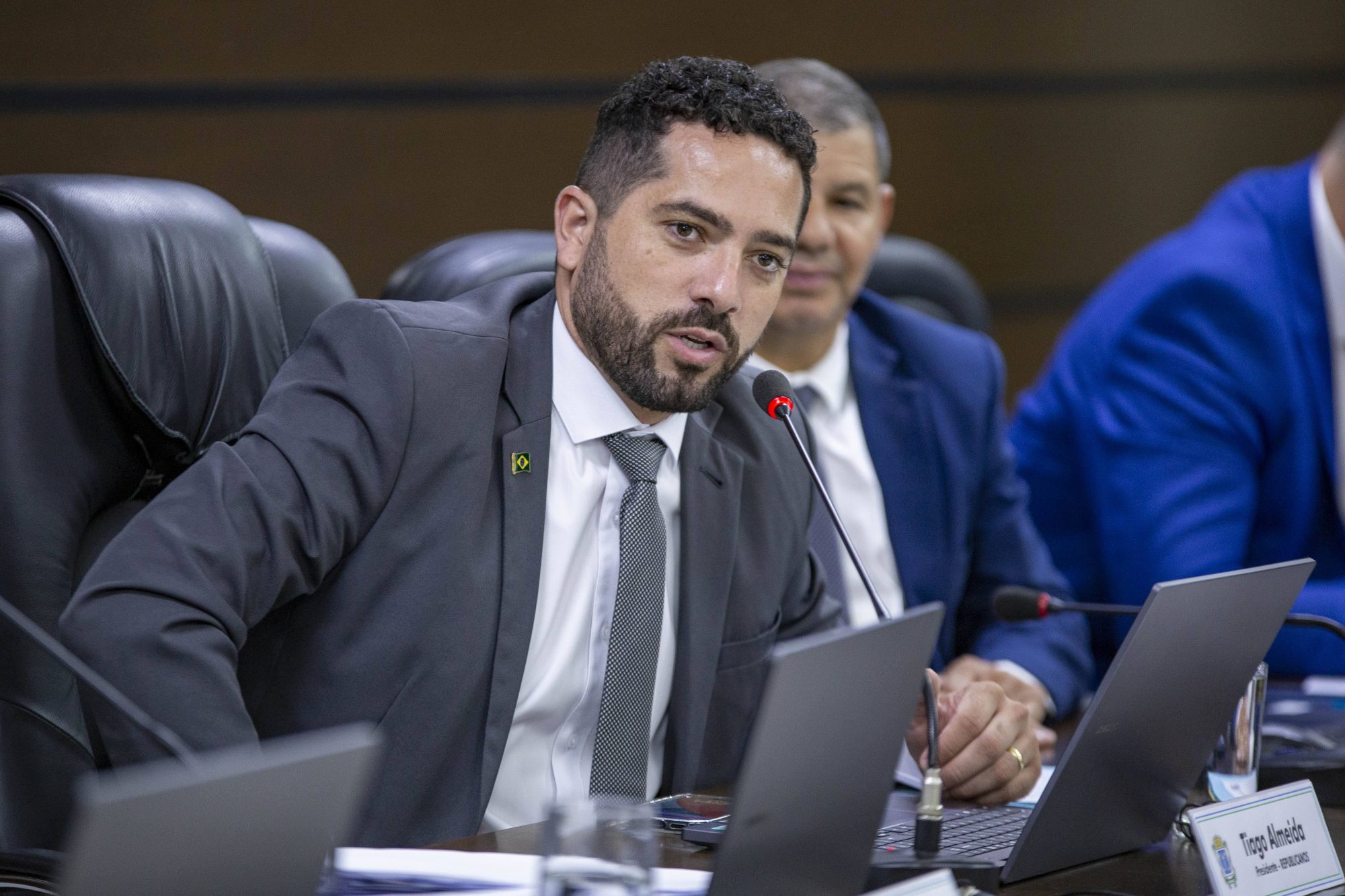 Qual o Medo de Tiago Almeida? Por que tantos Parentes Comissionados?