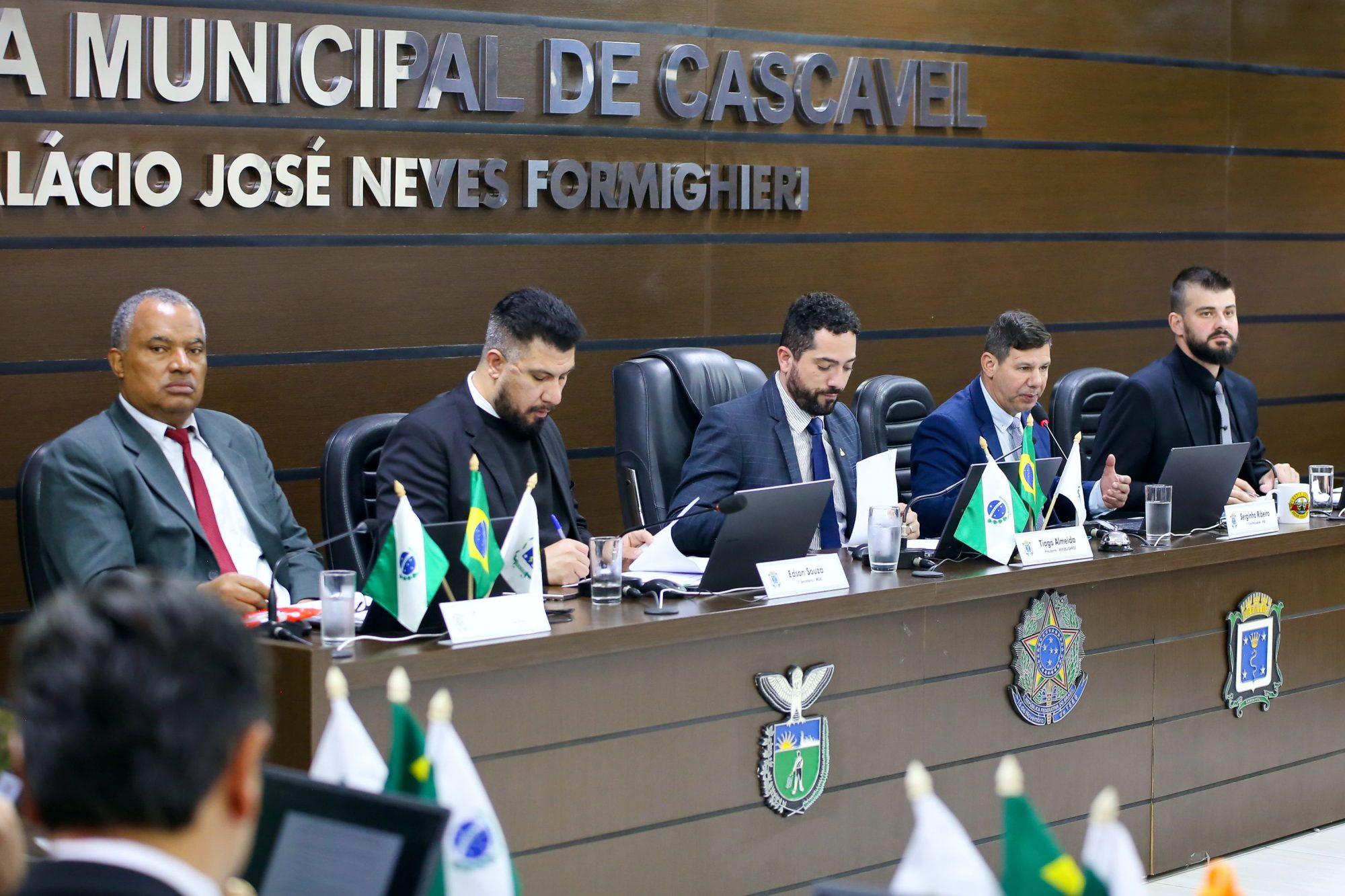 Votação Inconstitucional: A Câmara de Vereadores de Cascavel Acha que Pode Tudo!