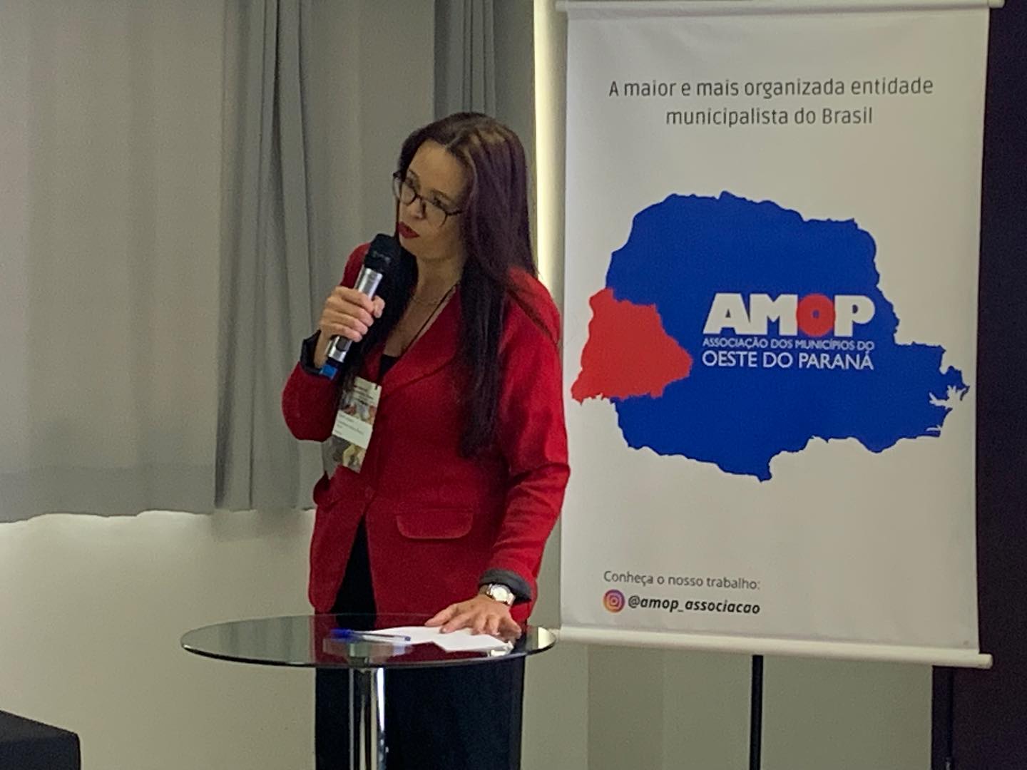 Hierarquia Ignorada: O Papel de Simoni Soares no Simpósio da AMOP