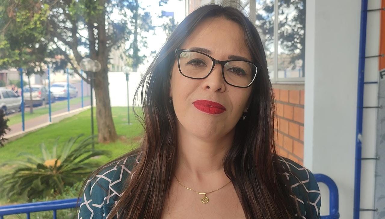 Simoni Soares, Chefe de Gabinete de Tiago Almeida, Participou de Evento em Londrina: Quem Pagou as Diárias? Foram Descontados os Dias de ‘Trabalho’? Quem Autorizou?