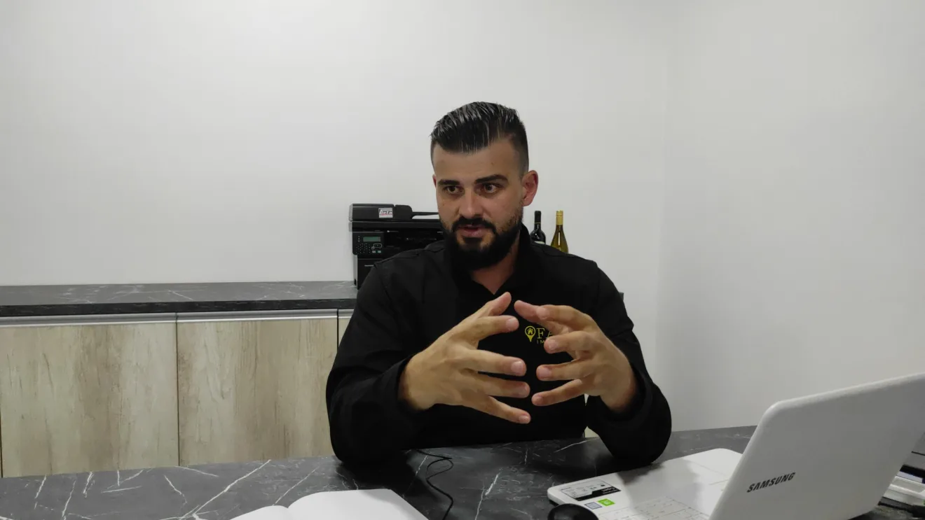 Fão do Bolsonaro: A Ilegalidade de Patrocinar Pizza Usando a Própria Empresa