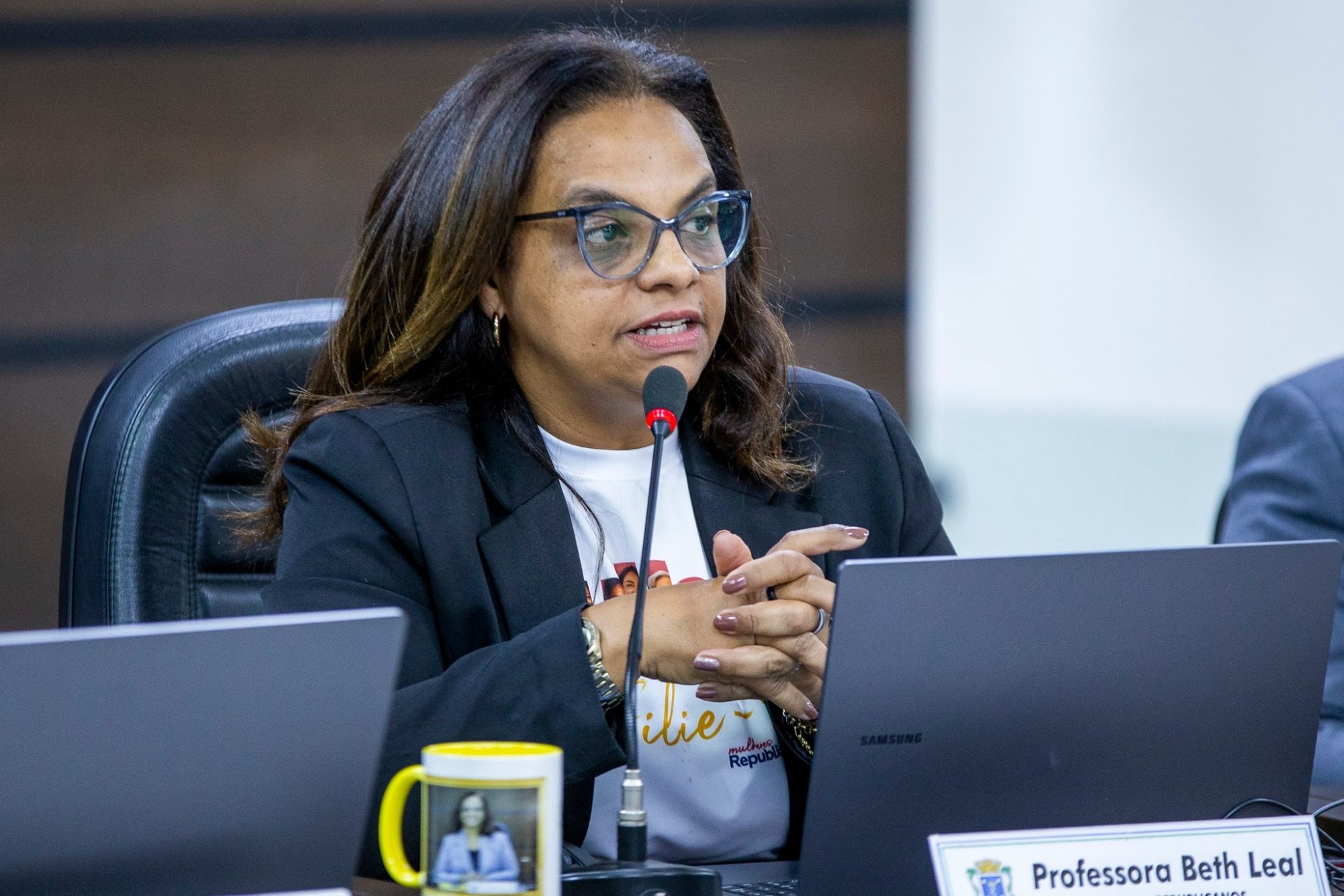 De Vereadora Omissa a Secretária da Mulher: Beth Leal Recebeu Denúncias de Assédio e Nada Fez
