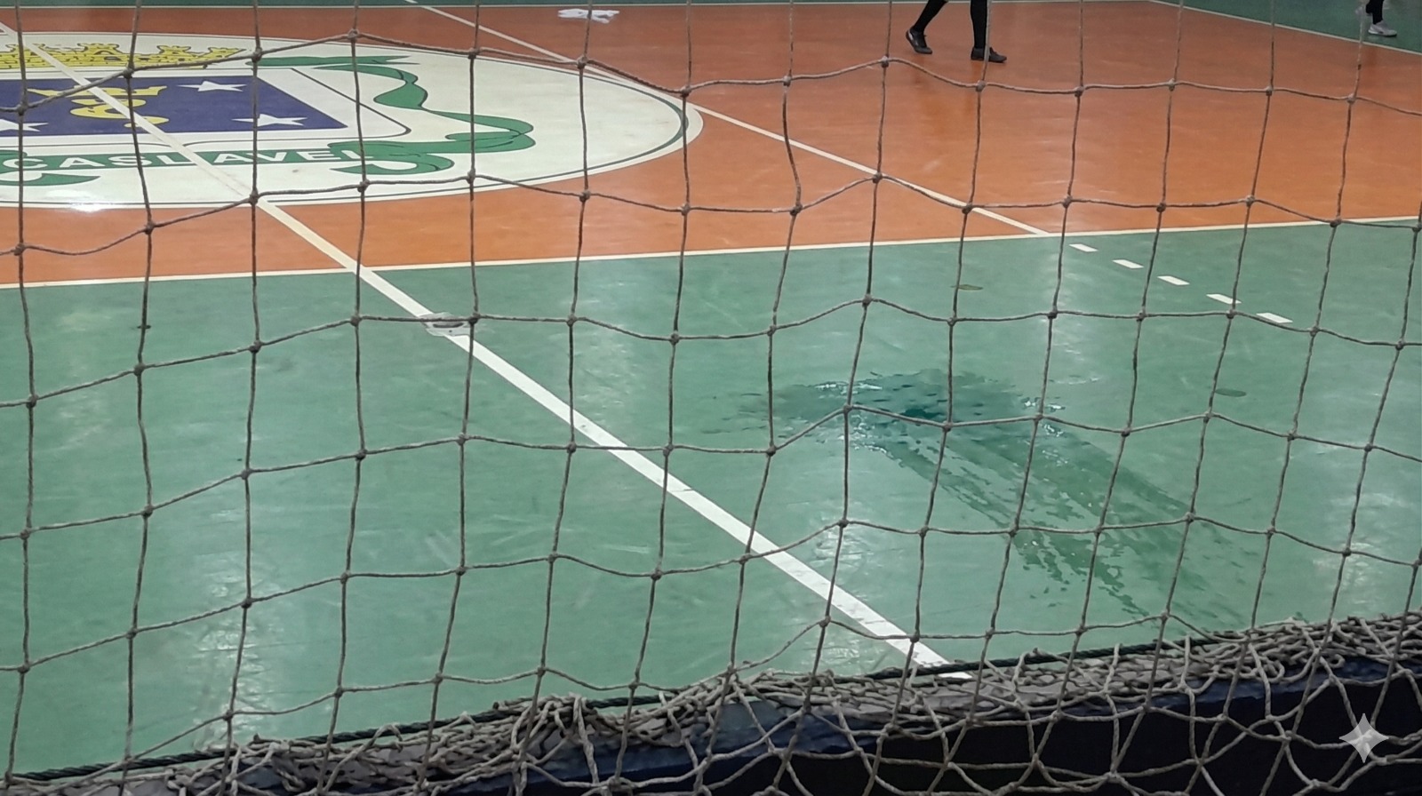 Obra Entregue em 2025: Revitalização de R$ 500 Mil no Ginásio São Cristóvão Chove Dentro e Pode Ferir Crianças Durante Jogos Escolares